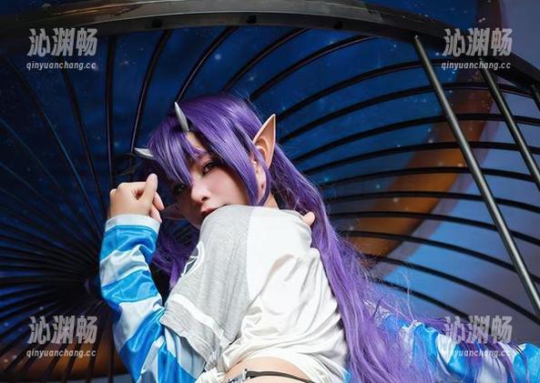 双马尾写真合集：Azami用马尾书写随性与狂野！