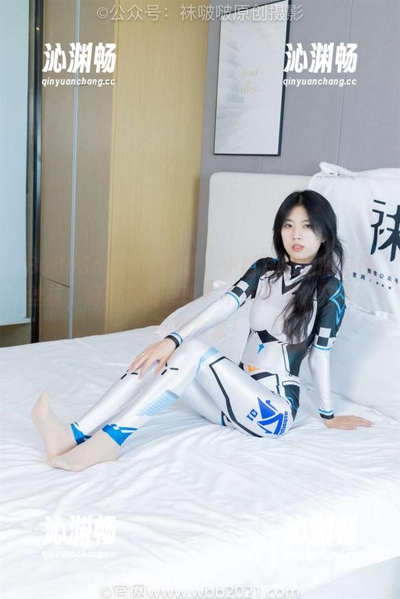 BoBoSocks袜啵啵-小甜豆 BoBoSocks袜啵啵 - 小甜豆和她的蓝色丝袜,好像在说点啥?不得不探个究竟,资源拿来!