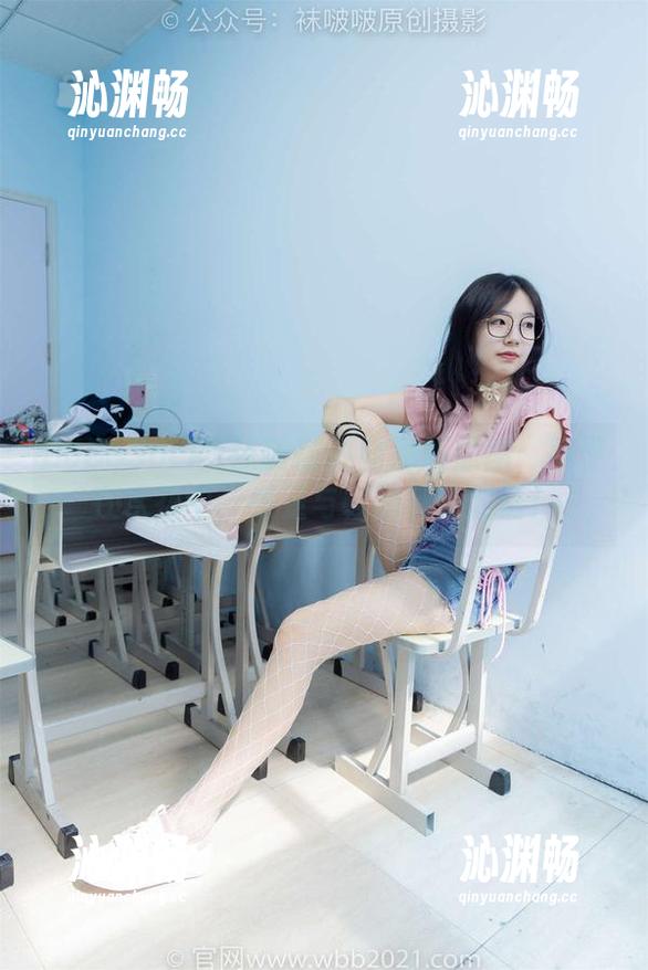 BoBoSocks袜啵啵-稚予 BoBoSocks袜啵啵 - 特别版原图:稚予在水花中,裸足与鞋的有趣对话!