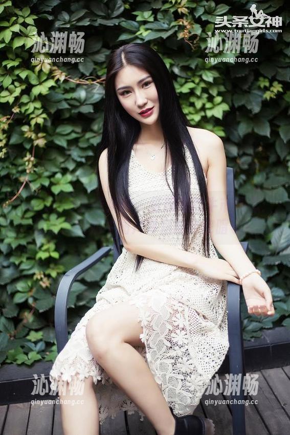 TouTiao头条女神 - 征服你的牛市观念：易阳高清奶牛图片背后的俏皮暗示！