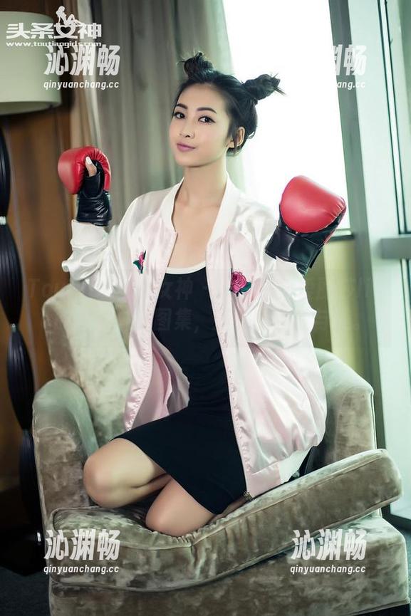TouTiao头条女神 - 又来了！爱丽莎lisa的在线白丝图集，满满的随性与美。