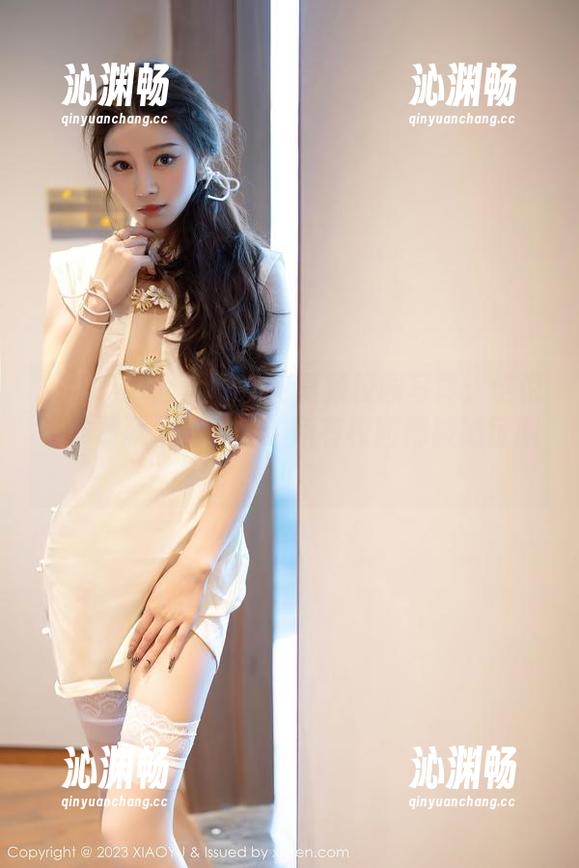 XIAOYU语画界 - 何嘉颖校园写真：谁说当学霸就不能搞怪？所有校园都被她征服！