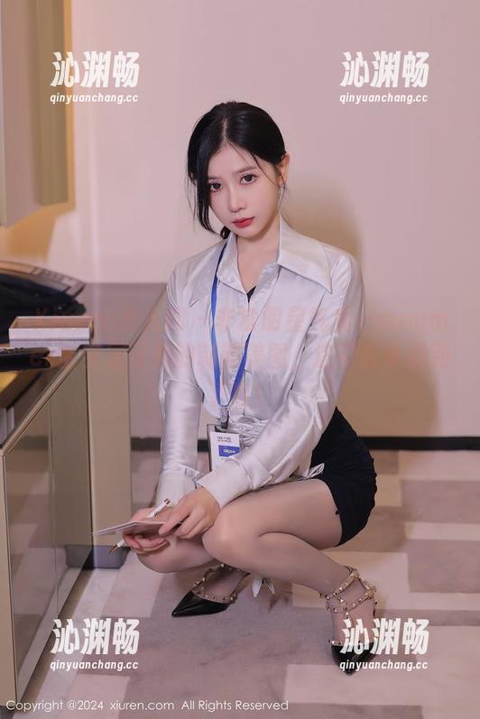 Xiuren秀人网 - 非常明星气质—summer宝宝展示她的制服美图，这可真拿捏到了啊！