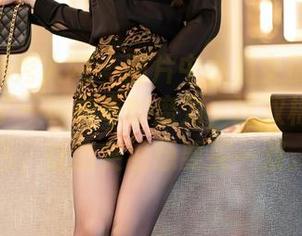 Xiuren秀人网 – 图片中小魔女奈奈的原图掌握了一种神奇的魔力，这双棉袜的颜色，让我突然想要买一双。
