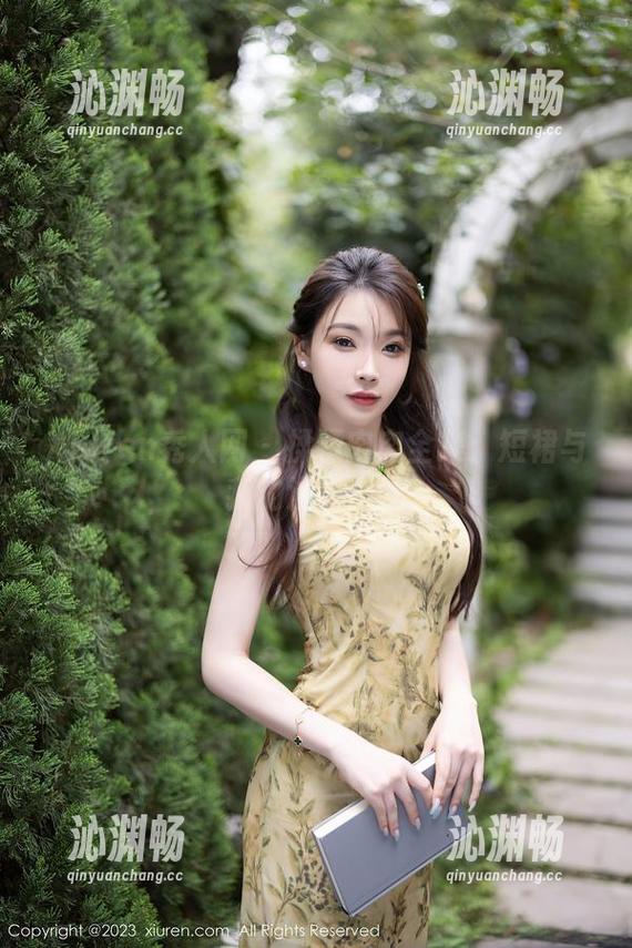 Xiuren秀人网 - 揉揉肉肉全集：短裙与我的漫游心情