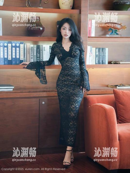 Xiuren秀人网 - 月酱儿的内衣写真：谁说只能一个人欣赏！