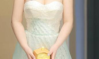 Xiuren秀人网 – 高清月野兔美妞：她的泳装能撑起整个夏天的壁纸