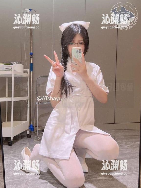 at鲨鱼 当at鲨鱼化身cos玩家,19岁生日图包值得一看,绝不含糊!