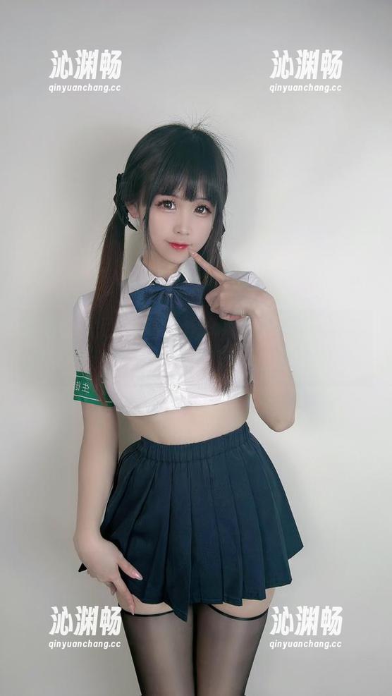 这组比基尼美图，miko酱ww完全把夏天的浪漫都穿上身，加点海风就更完美了。