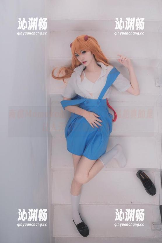 南桃Momoko 南桃Momoko的黑色图包,这私拍真的是让人无法忽视的存在。
