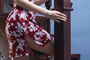 头条女神 – 瑞宝儿的裸足，像是散步的同时被抓拍，快去网盘下载吧！