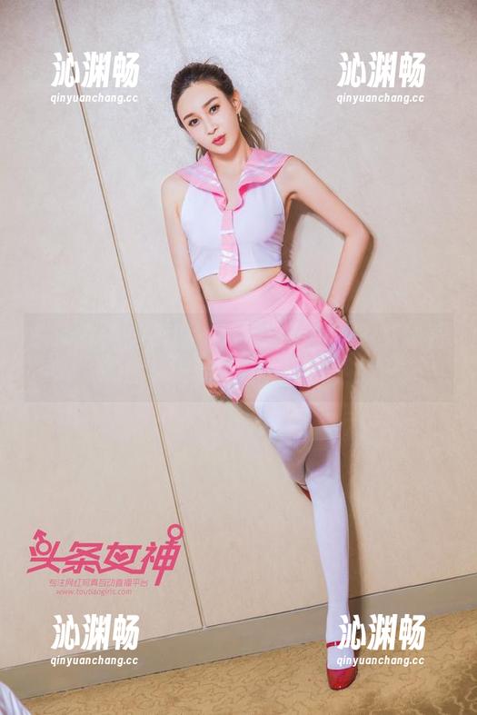 头条女神 - 谁说主妇不能有个性？艾静香的图集更新带你发现真相！