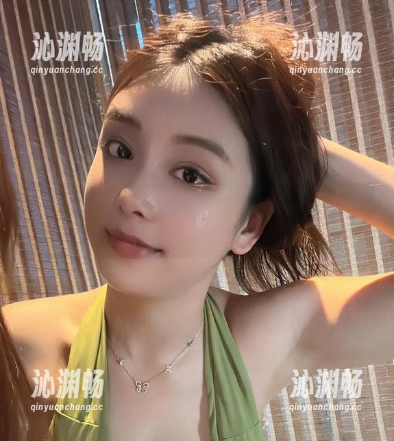 微密圈 - 关于奶雯和她那条红色漏背裙的写真，我想说的其实是…