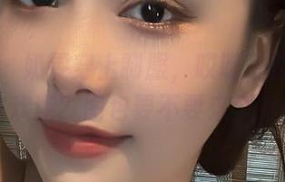 微密圈 – 奶雯穿上制服，哎呀，没穿圣光大家欢迎？图包要不要来个特供？