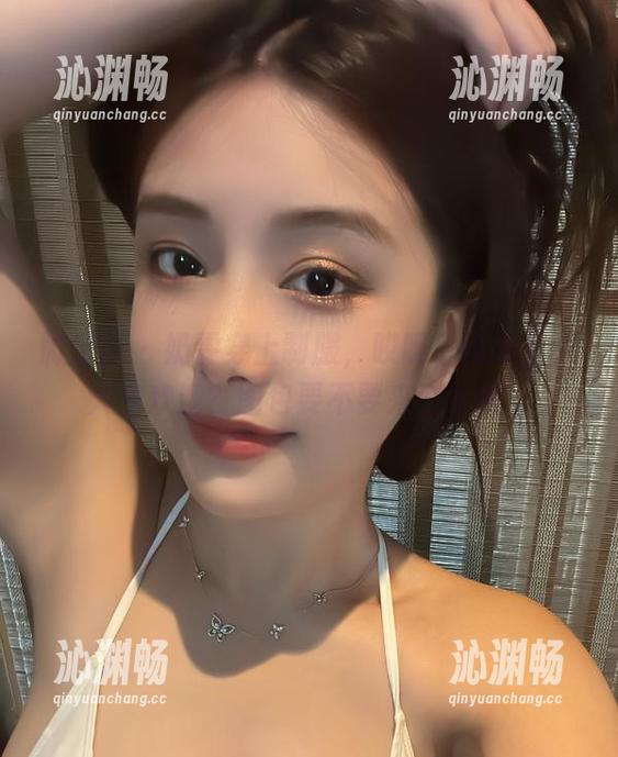 奶雯 微密圈 - 奶雯穿上制服,哎呀,没穿圣光大家欢迎?图包要不要来个特供?