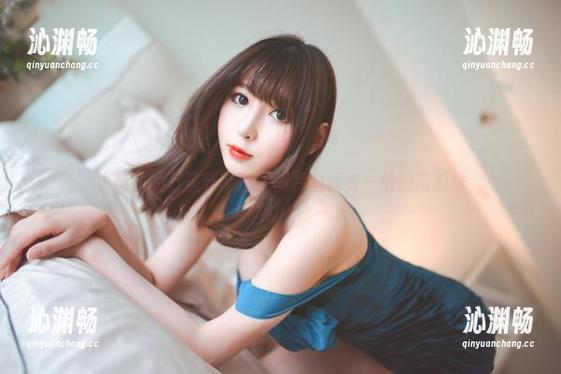 小酥酱的万圣节私拍，图片里真有一地的南瓜味