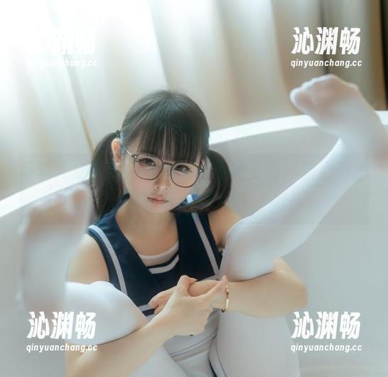 写真：幼水铃衣与白色的深度交融，脑袋不由自主想到了牛奶。