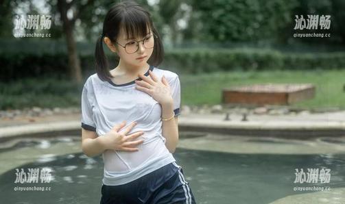 幼水铃衣 幼水铃衣的白丝系列:不只是Cos,更像是一道无形的魔法,把人拉入无边美图的旋涡。