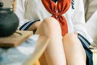 她为自己量身定做的“女王”衣服，好吧，我得承认，幼水铃衣其实不愧是个小天才！
