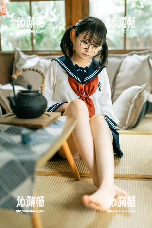 她为自己量身定做的“女王”衣服，好吧，我得承认，幼水铃衣其实不愧是个小天才！