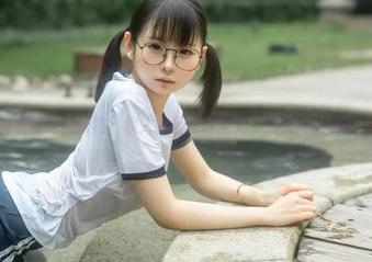 幼水铃衣与她的搭档，双人校服没啥圣光，倒是满满的青春气息