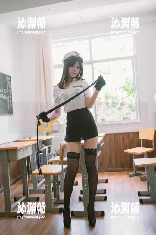 星黛鹿鹿i 又一张星黛鹿鹿i的写真,伪路人女主有种我看了就想点赞的冲动,皮衣加分太多!