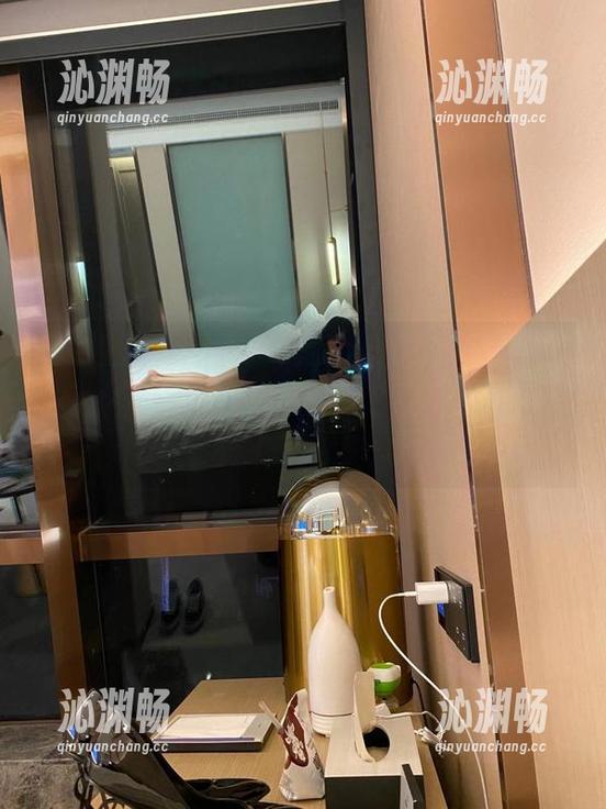 微密圈 - 图片不过是纸上谈兵，林子琳喵的连体衣更像是勇气的代名词，咳，这需要点气场啊。