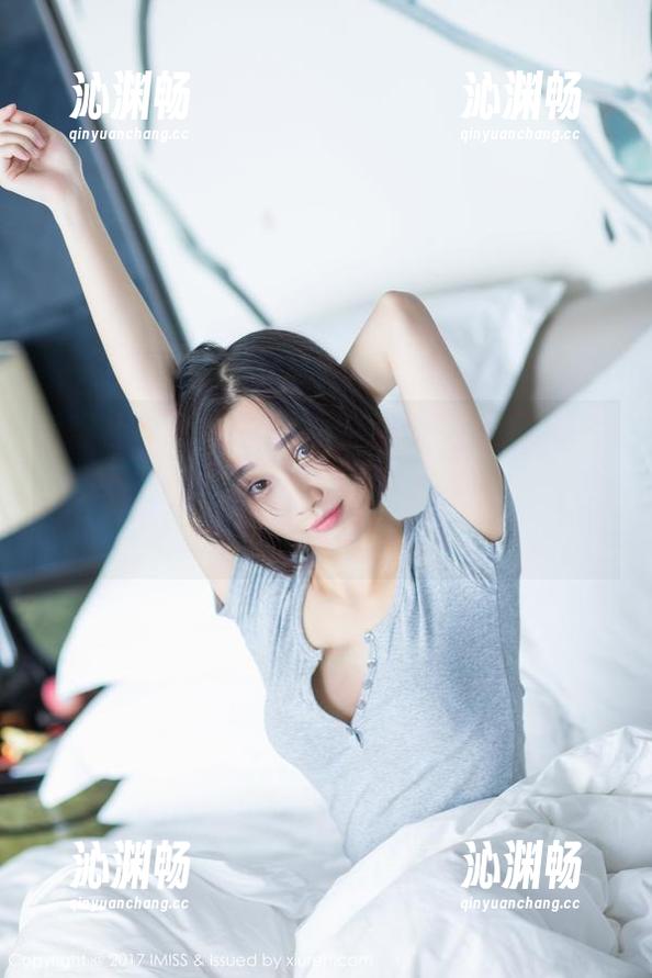 爱蜜社-莉娜lena 爱蜜社 - 莉娜lena的制服写真更新上线了,噢,感觉这次是为办公桌增添了一点神秘感,哈哈!