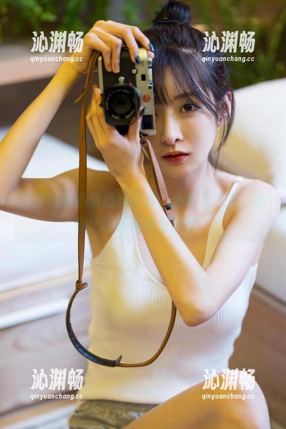 王羽杉的清新婚纱图库，分享出气氛，连墙上的画都觉得新鲜。