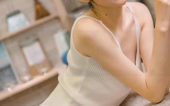 王羽杉内衣写真：既想分享又害羞，小心心满天飞