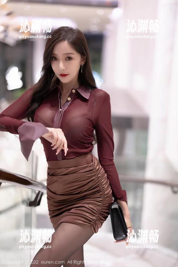 秀人网 - 这组南初妹妹的套图，长腿就像两根迷人的魔法棒。
