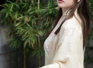秀人网 – 想评判这图包里的媃柔rourou制服，结果全被她的气质打败了，真是…无言以对！