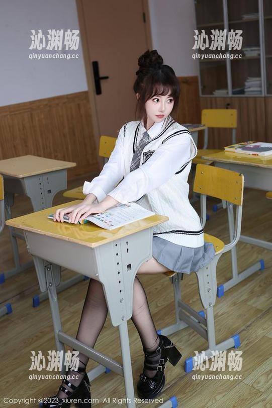 秀人网 - 赶紧下载安琪Yee的全套校服，别让我一个人沉醉。