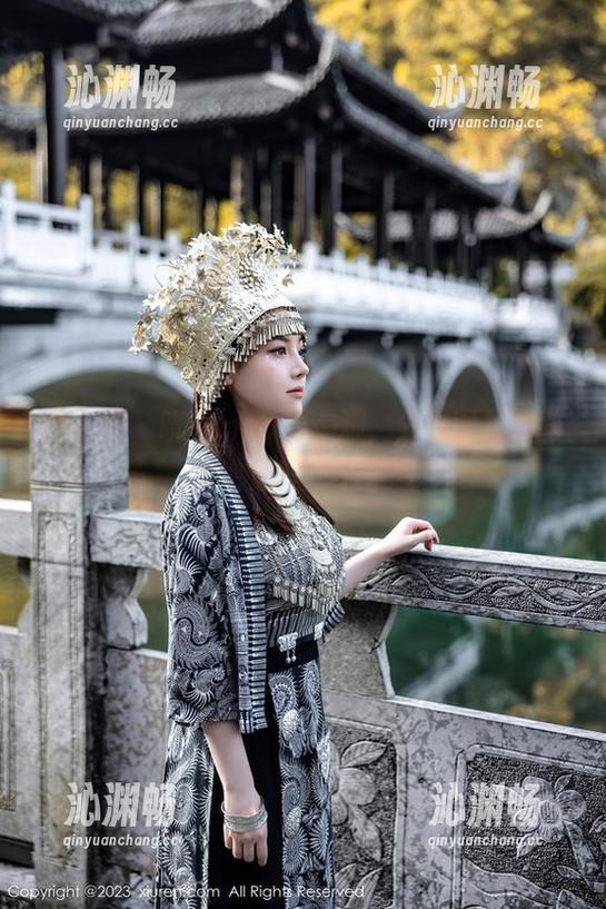 秀人网 - 晓梦may的美脚，分享图集的同时也放一点小碎念