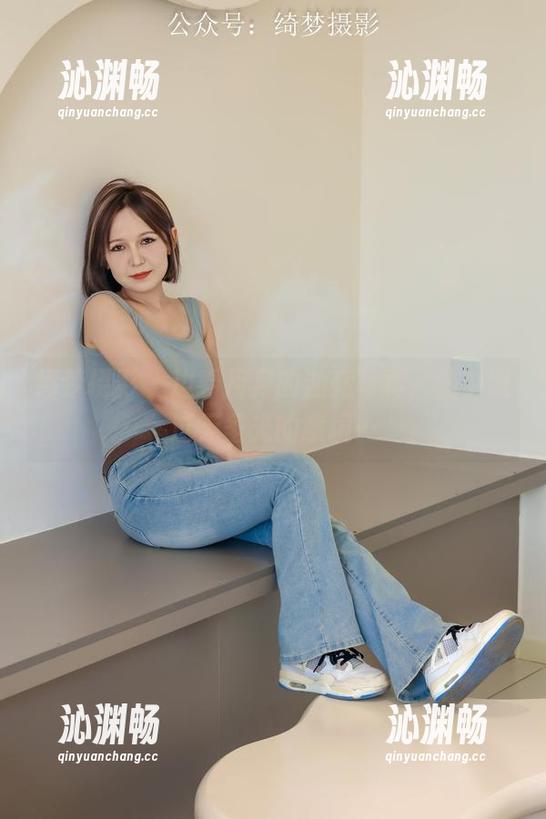 绮梦摄影 - 边看月月的油亮写真，脑中飘过无圣光的意境…