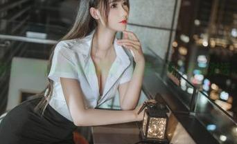 羽生三未的白丝私拍摄影，像是一场无声的对话。