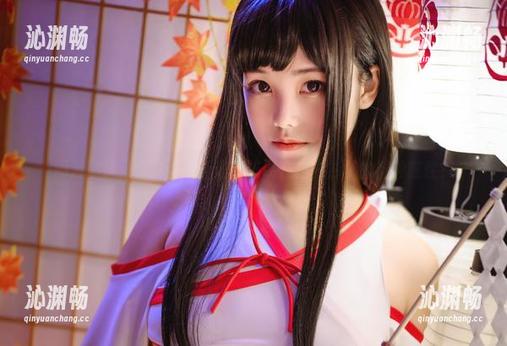 蜜汁猫裘 图片精选:你能否抗拒蜜汁猫裘在白衬衫里的那种随性?