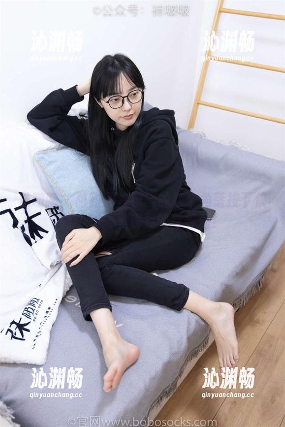 袜啵啵-甜甜圈 袜啵啵 - 甜甜圈在校园的每个角落按下快门,美图里满溢的青春感!