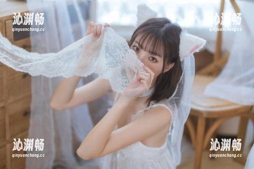 许岚LAN在黑色蕾丝睡衣里摆出各种pose，是想让我心神荡漾吗？