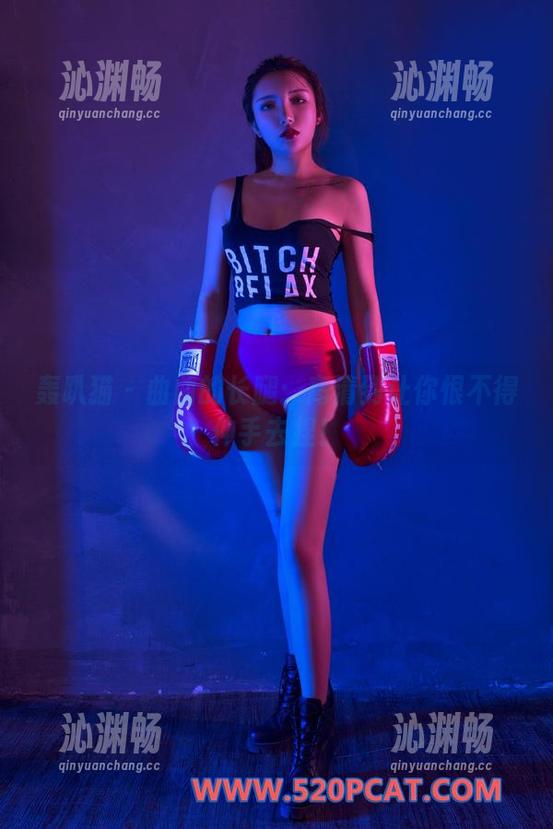 轰趴猫 - 曲曲的长腿：高清到让你恨不得伸手去捏！