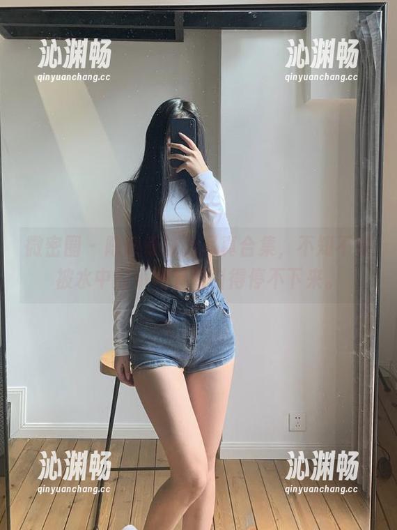 微密圈 - 陈佩奇泳池写真合集，不知不觉被水中的小细节吸引得停不下来。