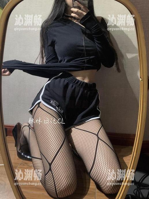 微密圈 - 陈佩奇的黑胶格子裙，全套造型来了，下载要趁早哦。