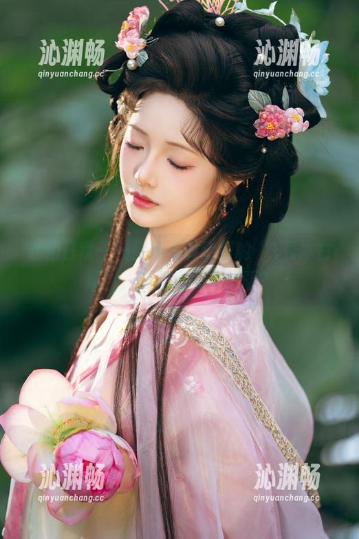 雯妹不讲道理 私拍日常——雯妹不讲道理的“1号本白猫”,是脑洞还是创意?