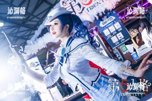 神奇的露儿大魔王礼服cos，每次更新都让人意外！
