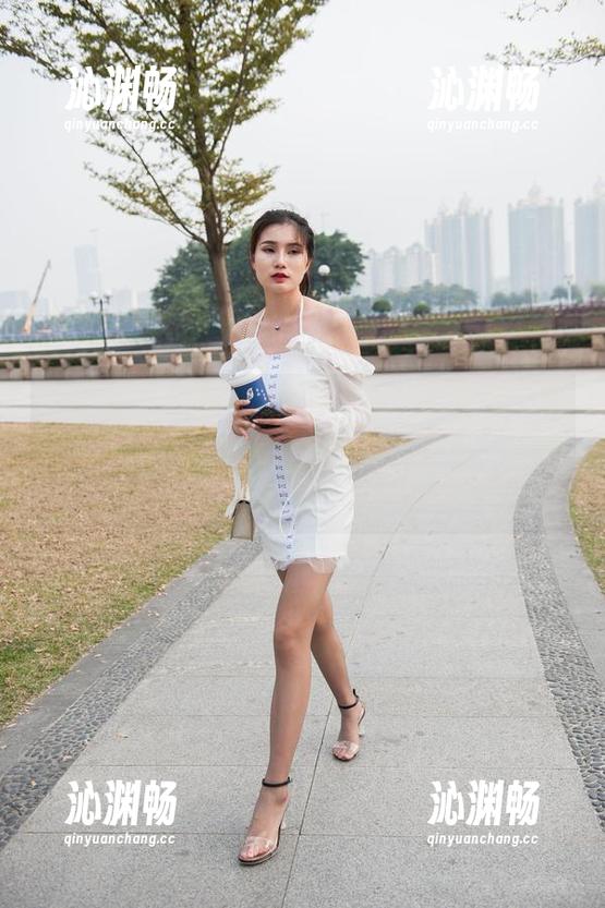 魔镜街拍-萌宝儿 魔镜街拍 - 萌宝儿给你示范:哈哈镜里的包臀裙肉丝,商业广场奇遇,快来下载这张图!